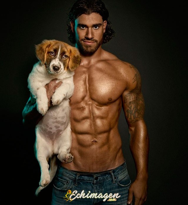 modelos-desnudos-y-perros-rescatados-calendario-2015.jpg